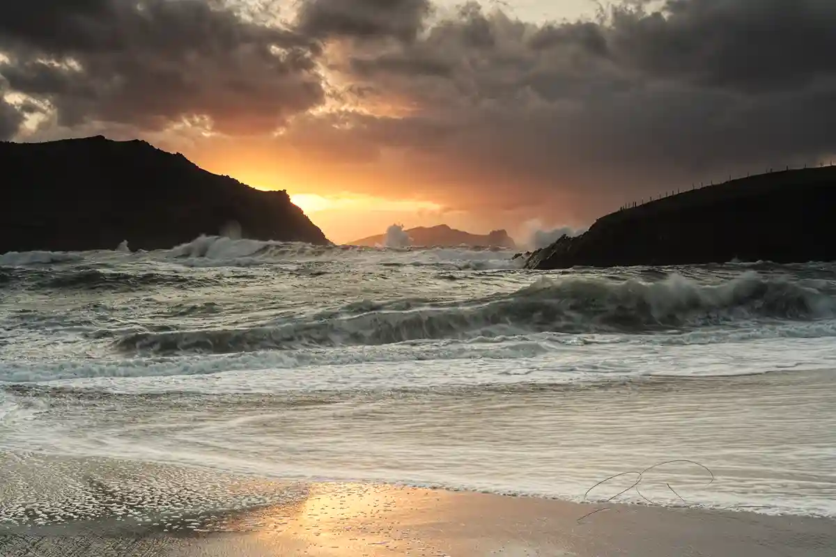 Winter-sunset-over-a-stormy-Clogher-Strand-Dingle-Peninsula-Kerry-Ireland